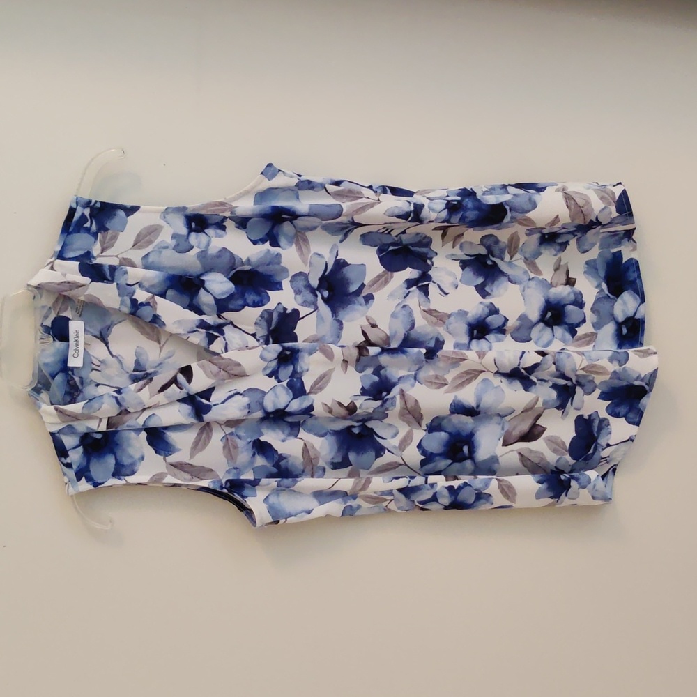 Calvin Klein sleeveless v neck blouse M